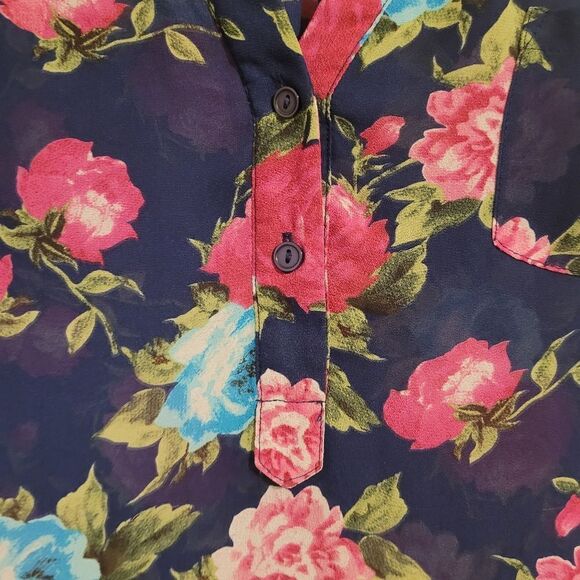 Beautiful floral sheer blouse - Picture 4 of 7